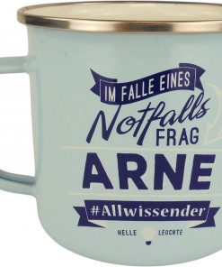Hellblauer Emaille-Becher mit Spruch "Arne"