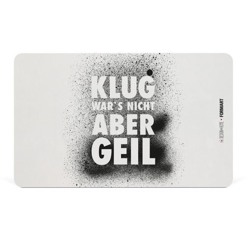 Weiß/schwarzes Brettchen mit Schriftzug "Klug war's nicht aber geil"