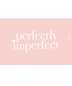 Rosa Brettchen mit Schriftzug "Perfectly Imperfect"