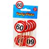Party-Picks in Verkehrszeichen-Design auf Holzstab mit der Zahl 60