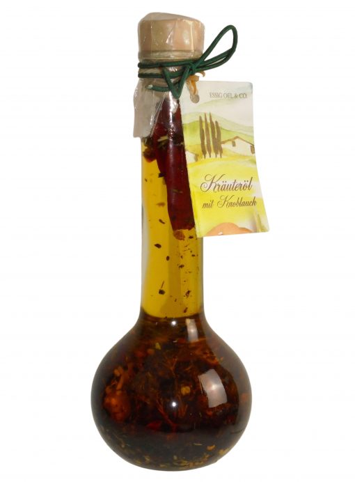 Kräuteröl mit Knoblauch in der bauchigen Flasche